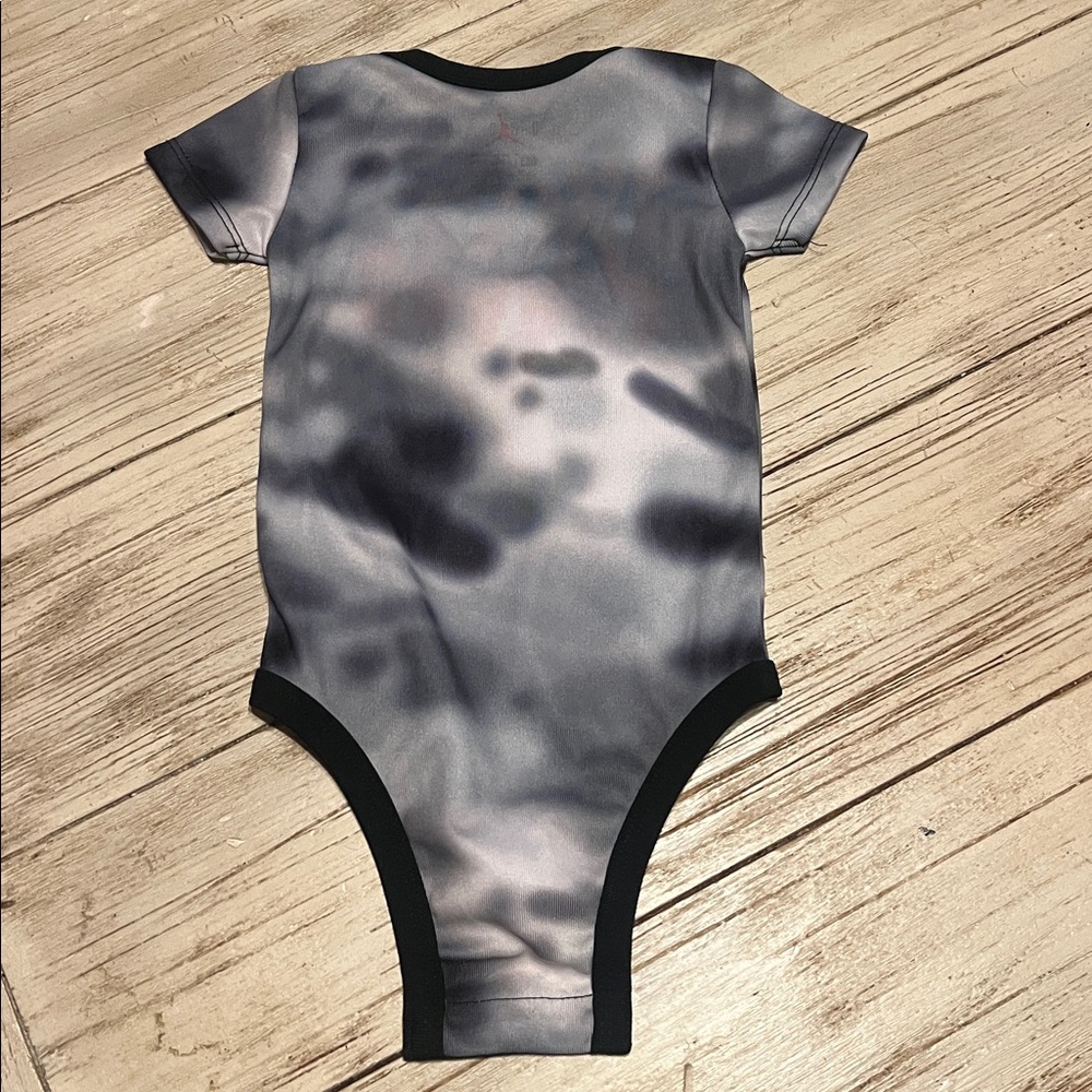 Jordan onsie - Picture 2 of 4